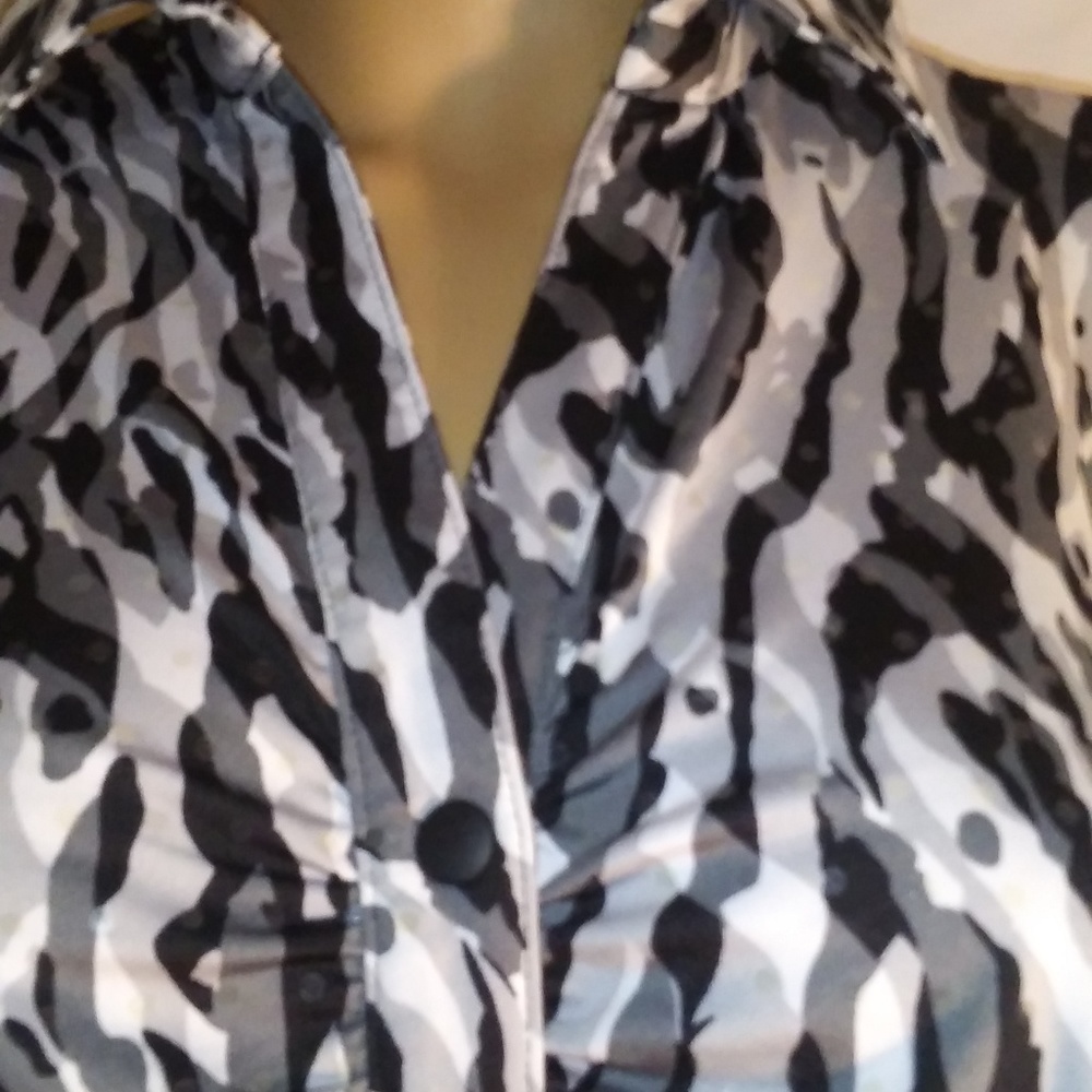 Essentials by Milano Zebra Button Sequined Size M - Picture 7 of 8